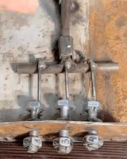 你喜欢奔驰还是美女的大腿?动图看鬼片中的初音未来