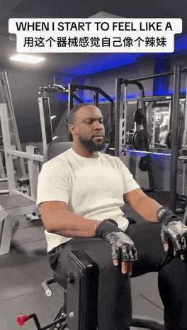 你喜欢奔驰还是美女的大腿?动图看鬼片中的初音未来