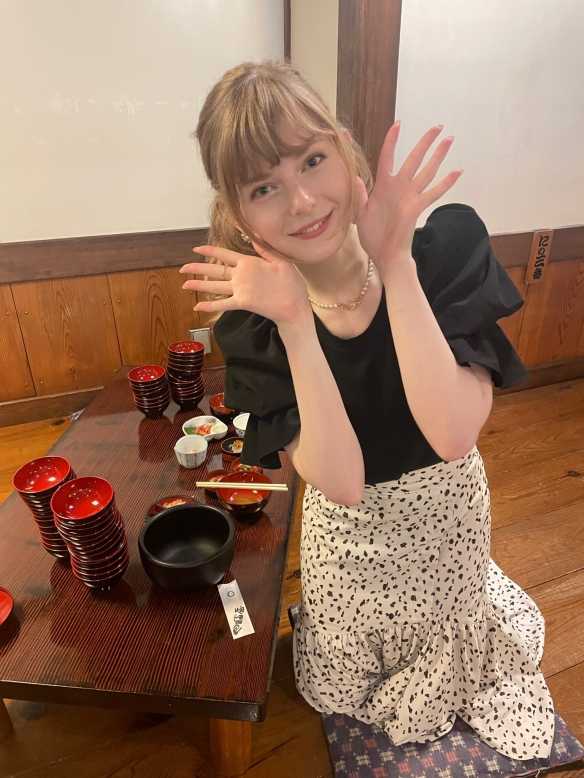 救你出火坑!《生化危机4:重制版》碍事梨脸模美照!