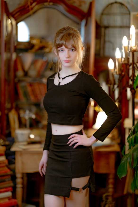 救你出火坑!《生化危机4:重制版》碍事梨脸模美照!