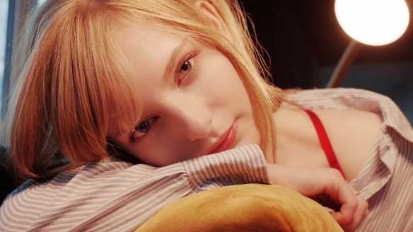 救你出火坑!《生化危机4:重制版》碍事梨脸模美照!