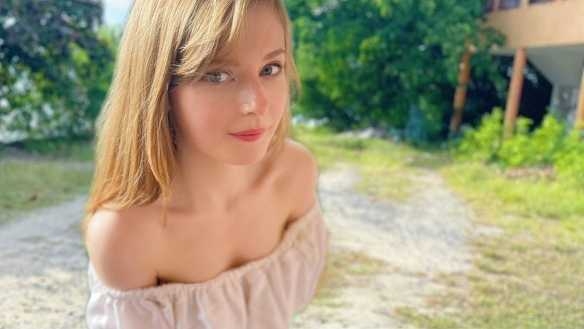 救你出火坑!《生化危机4:重制版》碍事梨脸模美照!