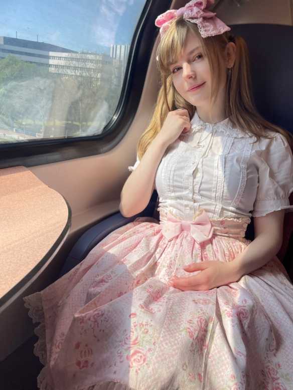 救你出火坑!《生化危机4:重制版》碍事梨脸模美照!