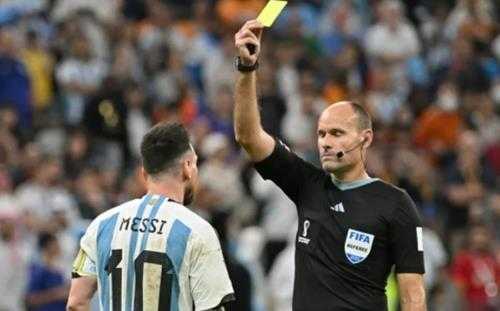 闹大了!国际足联调查荷阿战违纪行为!单场18张黄牌