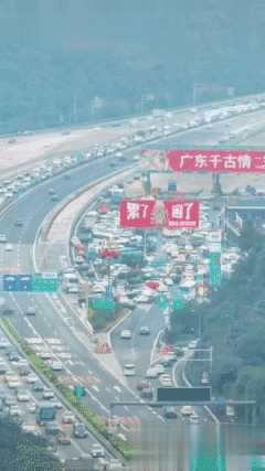 你喜欢奔驰还是美女的大腿?动图看鬼片中的初音未来