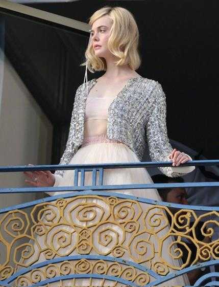 艾丽·范宁戛纳节超美写真:美丽依旧 惊艳而灵动