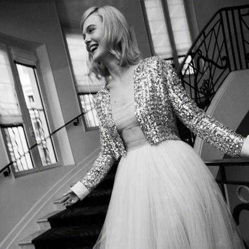 艾丽·范宁戛纳节超美写真:美丽依旧 惊艳而灵动