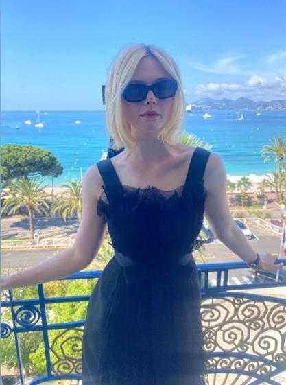 艾丽·范宁戛纳节超美写真:美丽依旧 惊艳而灵动