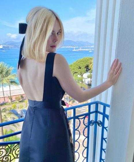 艾丽·范宁戛纳节超美写真:美丽依旧 惊艳而灵动