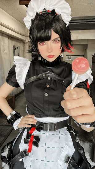 艾什莉体模COS《绝区零》艾莲:鲨鱼女仆爱吃棒棒糖